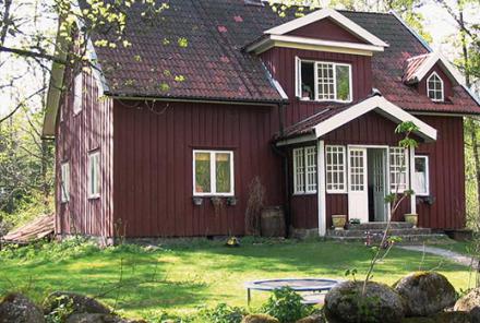 Mit Wetterschutzfarbe gestrichenes Haus